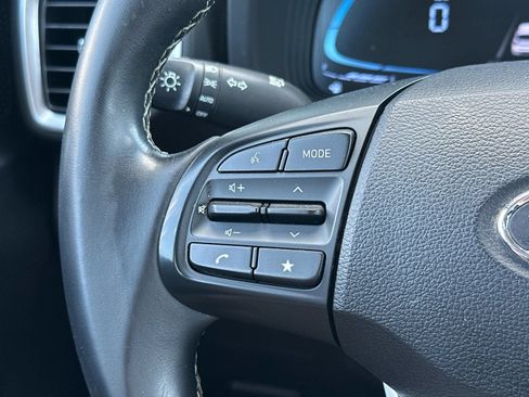 Used 2023 Hyundai Venue SEL FWD image 25