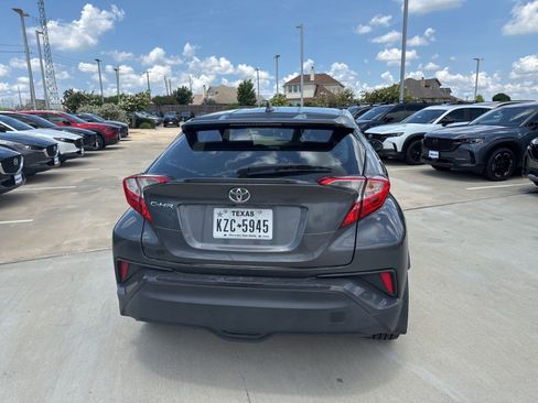 Used 2018 Toyota C-HR XLE FWD image 11