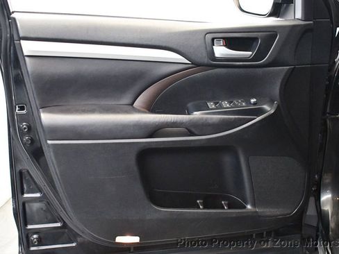 Used 2017 Toyota Highlander XLE AWD/4WD image 7