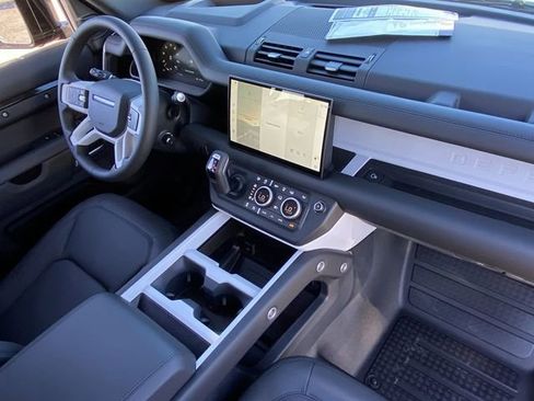 New 2025 Land Rover Defender 130 X-Dynamic SE AWD/4WD image 12