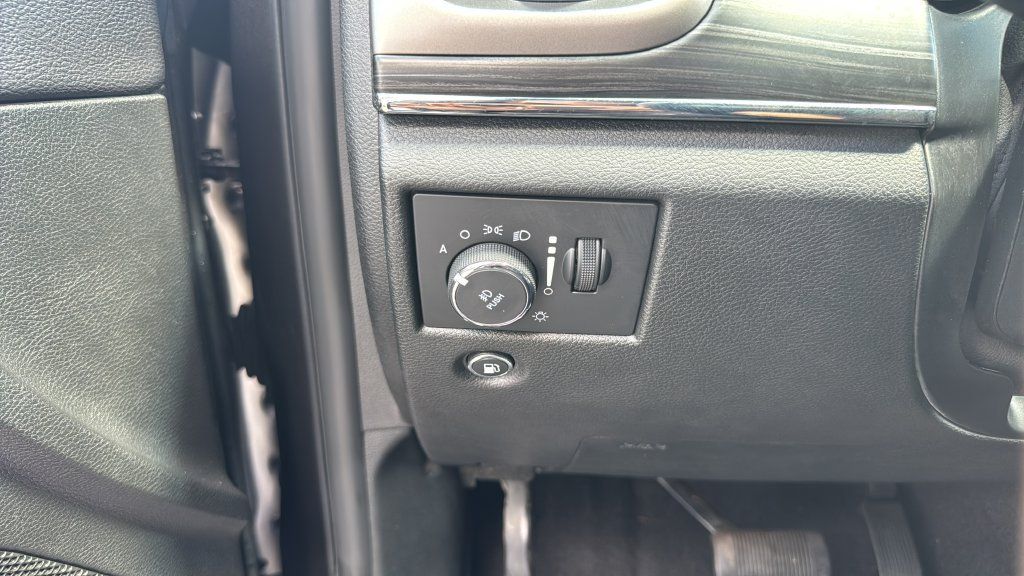 Used 2019 Jeep Grand Cherokee Limited AWD/4WD image 30