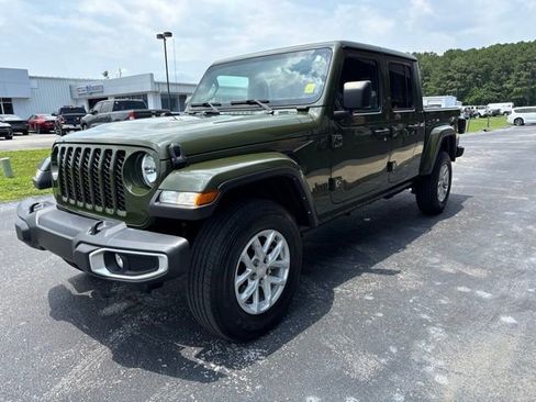 Used 2023 Jeep Gladiator Sport AWD/4WD image 3
