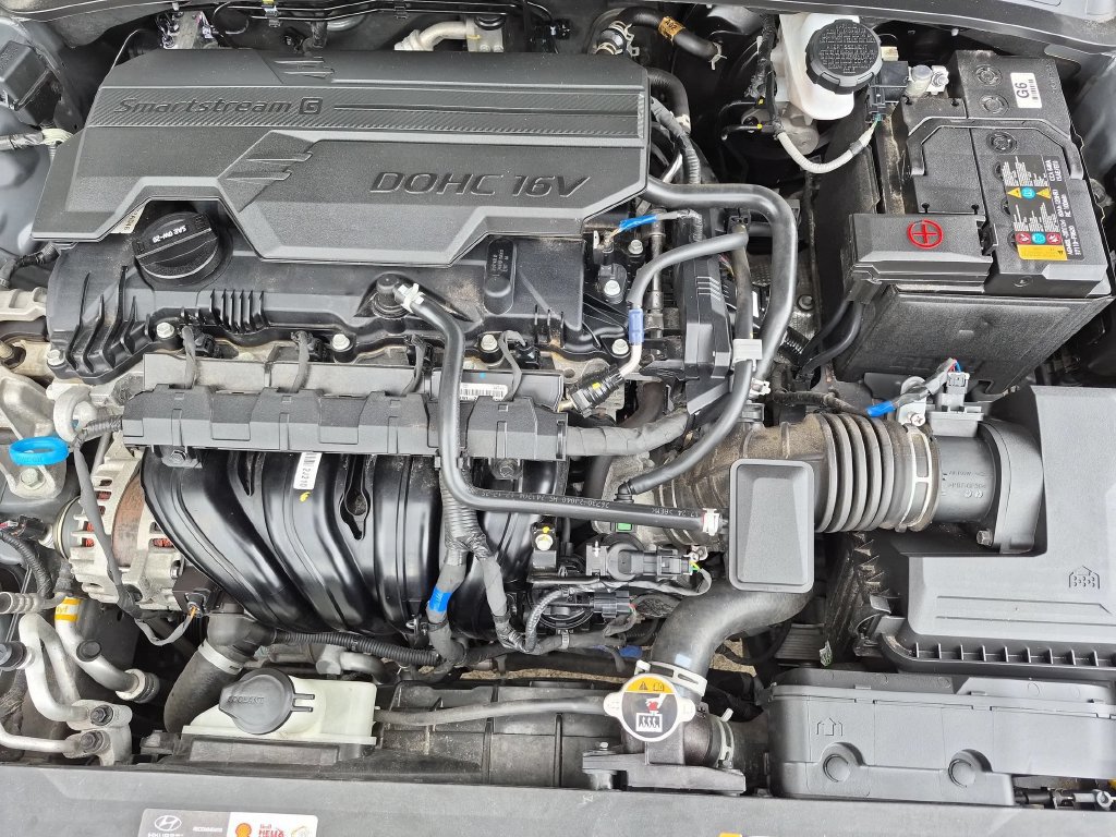 Used 2025 Hyundai Elantra SEL FWD image 35