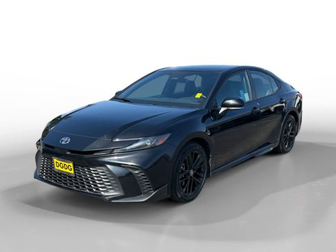 Used 2025 Toyota Camry SE FWD image 1