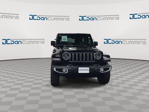 Used 2025 Jeep Wrangler Unlimited Sahara AWD/4WD image 3