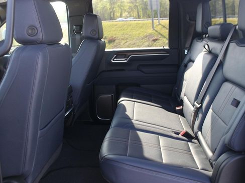 Used 2025 Chevrolet Silverado 2500 High Country w/ Technology Package AWD/4WD image 37