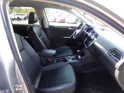 Used 2021 Volkswagen Tiguan SE image 29