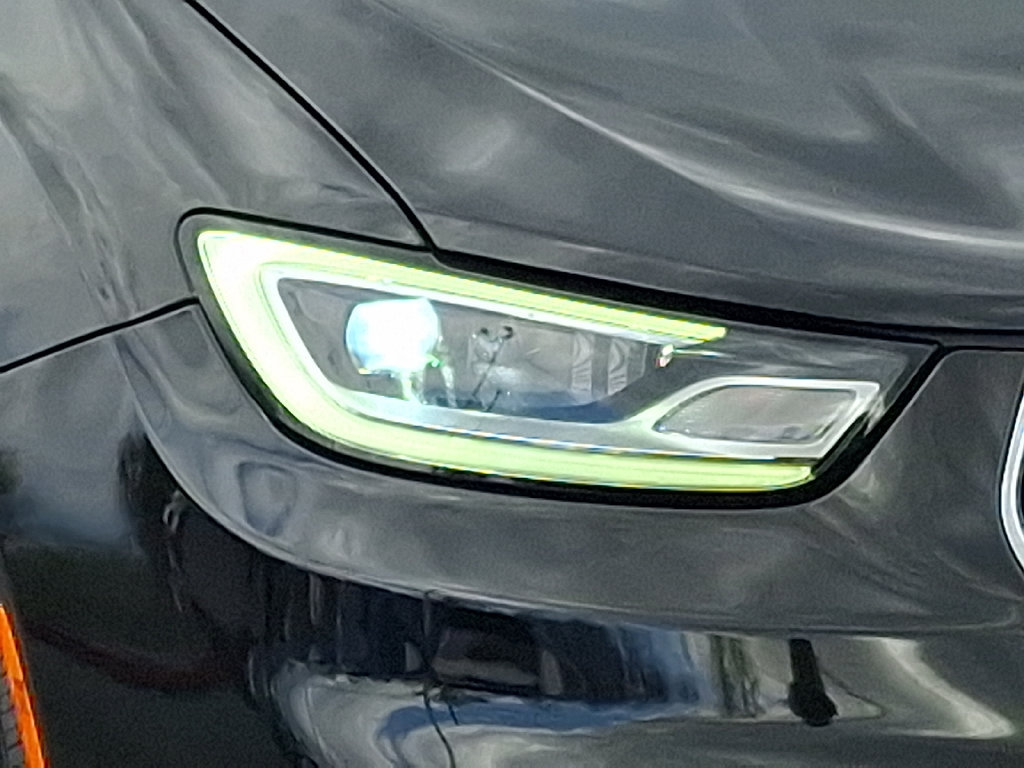 Used 2024 Chrysler Pacifica Touring-L FWD image 11