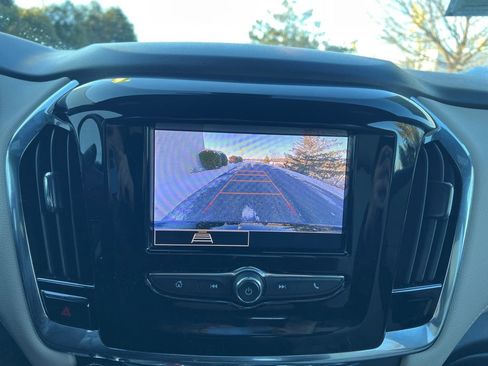 Used 2023 Chevrolet Traverse LS image 19