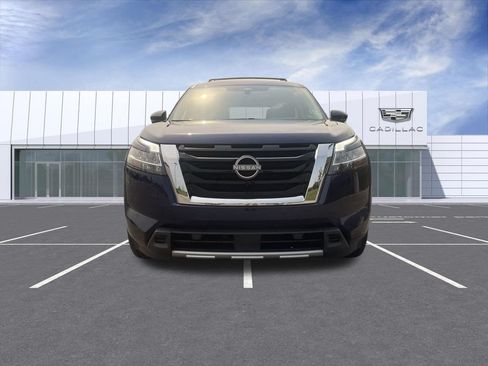 Used 2024 Nissan Pathfinder SL AWD/4WD image 3