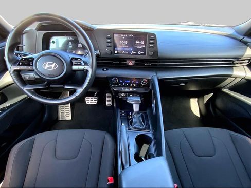 Used 2025 Hyundai Elantra Sport FWD image 13