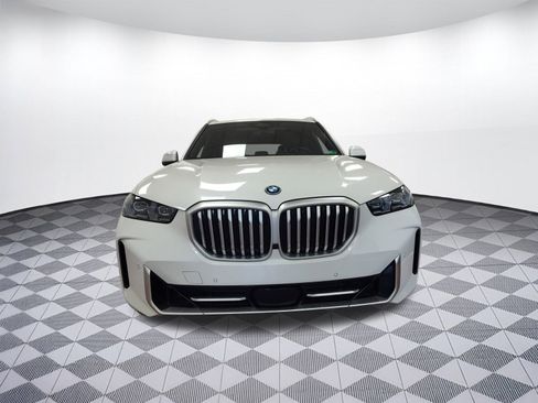 Used 2025 BMW X5 xDrive50e image 5