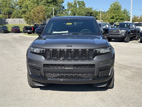 New 2025 Jeep Grand Cherokee L Altitude image 2