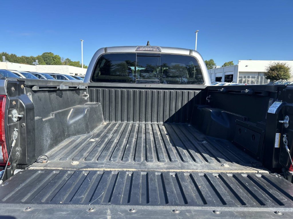 Used 2021 Toyota Tacoma SR5 RWD image 11