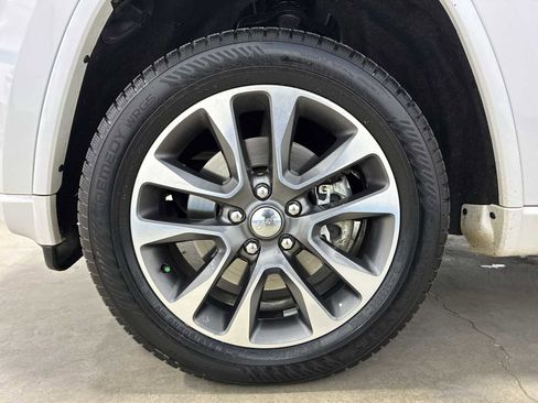 Used 2017 Jeep Grand Cherokee Overland image 19