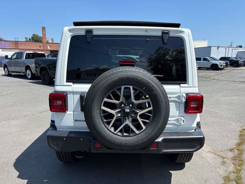 New 2026 Jeep Wrangler Unlimited Sahara AWD/4WD image 3