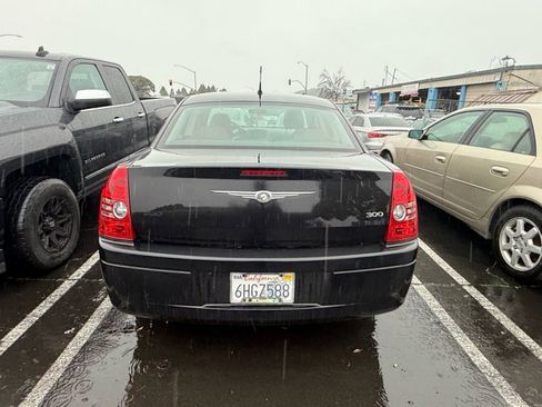 Used 2008 Chrysler 300 LX image 5