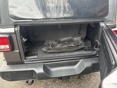 Used 2025 Jeep Wrangler Sport AWD/4WD image 13