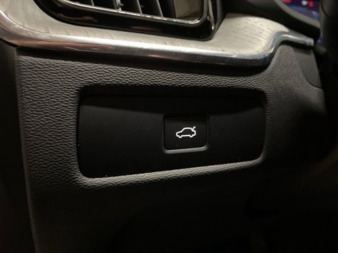 Used 2025 Volvo XC60 B5 Plus image 36