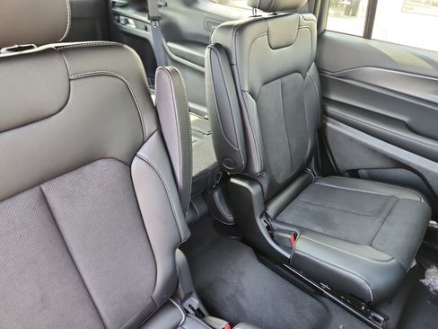 New 2025 Jeep Grand Cherokee L Altitude image 19