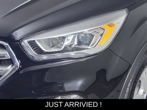 Used 2017 Ford Escape SE w/ SE Leather Comfort Package FWD image 9