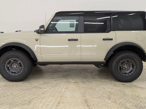 New 2025 Ford Bronco Badlands image 2