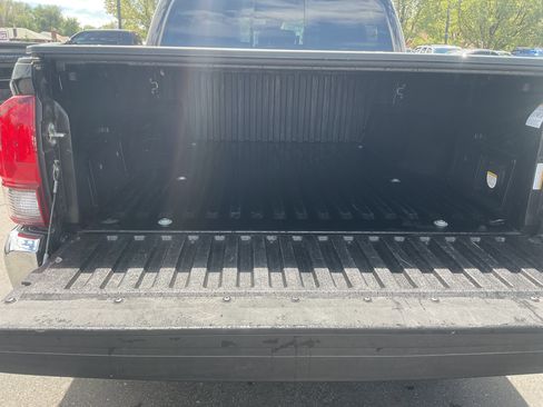 Used 2018 Toyota Tacoma TRD Off-Road AWD/4WD image 9