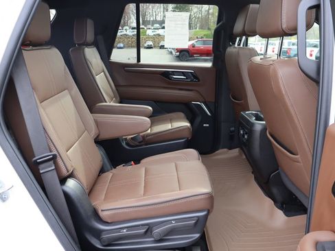 Used 2025 Chevrolet Tahoe High Country image 23