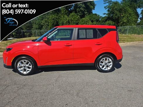 Used 2023 Kia Soul LX w/ LX Technology Package FWD image 1