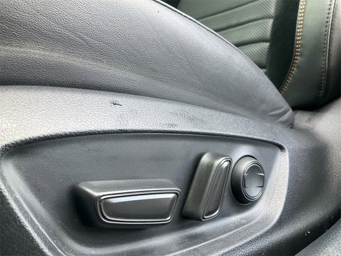 Used 2022 Toyota Avalon XSE image 33