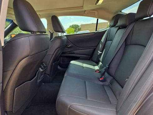 Used 2025 Lexus ES 350 w/ Premium Package FWD image 13