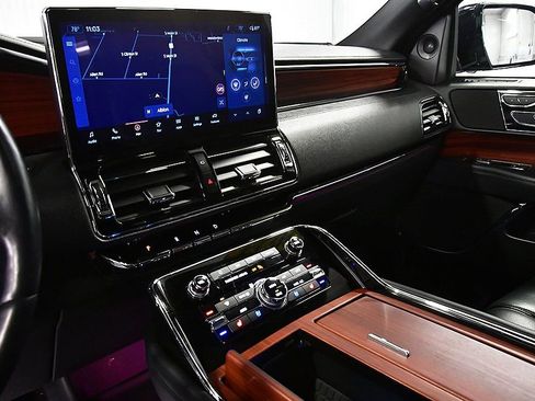 Used 2024 Lincoln Navigator Premiere image 21