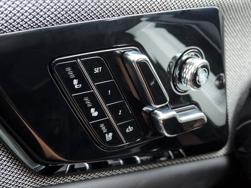 New 2026 Cadillac Optiq Luxury 2 image 21