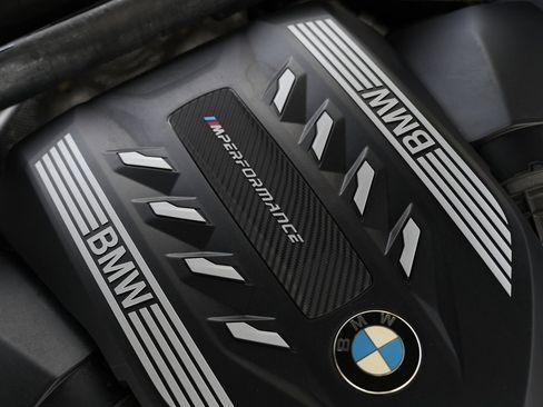 Used 2020 BMW X6 M50i w/ Premium Package image 18