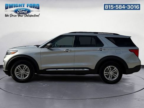 Used 2022 Ford Explorer XLT w/ Equipment Group 202A AWD/4WD image 2