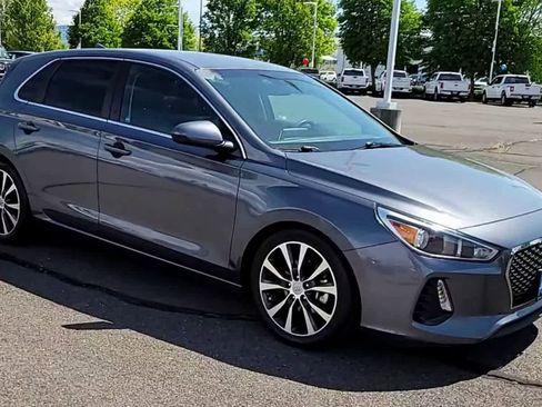 Used 2018 Hyundai Elantra GT FWD image 2