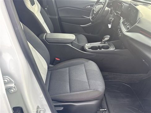 Used 2024 Chevrolet Trax RS w/ Driver Confidence Package image 25