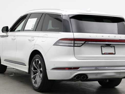 Used 2022 Lincoln Aviator Grand Touring w/ Equipment Group 301A AWD/4WD image 7