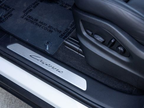 Certified 2025 Porsche Cayenne Coupe image 25