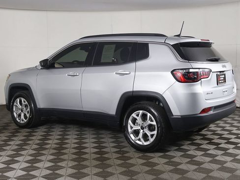 Used 2025 Jeep Compass Latitude AWD/4WD image 8
