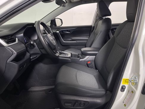 Certified 2022 Toyota RAV4 XLE FWD image 12