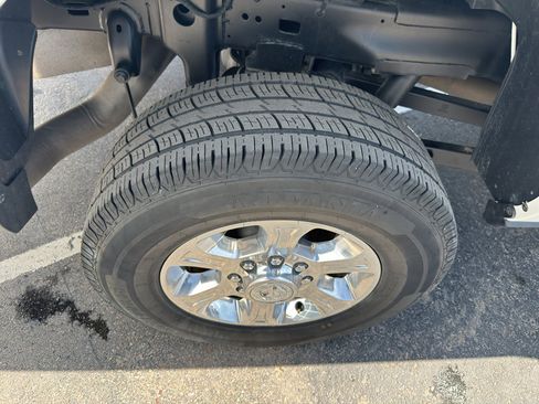 Used 2024 RAM 2500 Big Horn AWD/4WD image 39