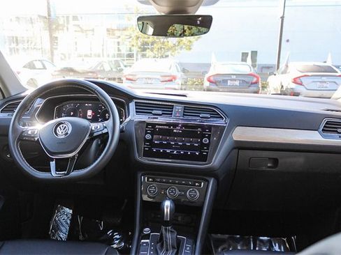 Used 2021 Volkswagen Tiguan SEL image 17