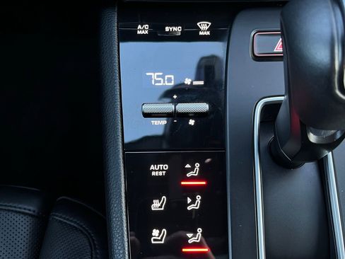 Used 2022 Porsche Macan image 18