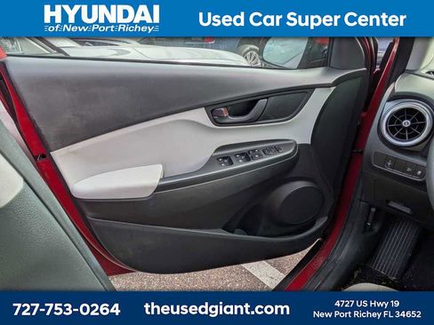 Used 2022 Hyundai Kona SEL image 9