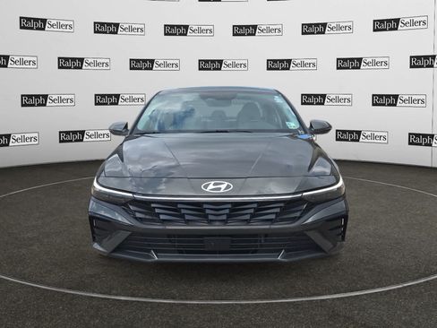 Used 2024 Hyundai Elantra Limited FWD image 8