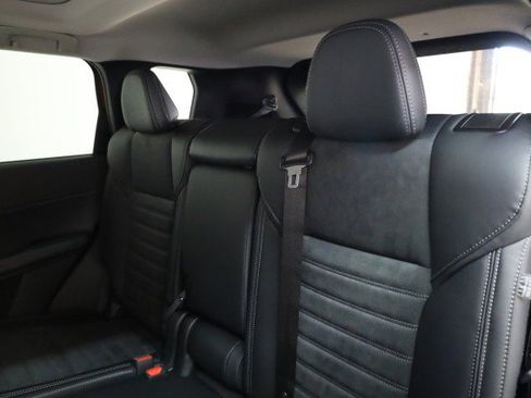 New 2025 Mitsubishi Outlander SE image 15