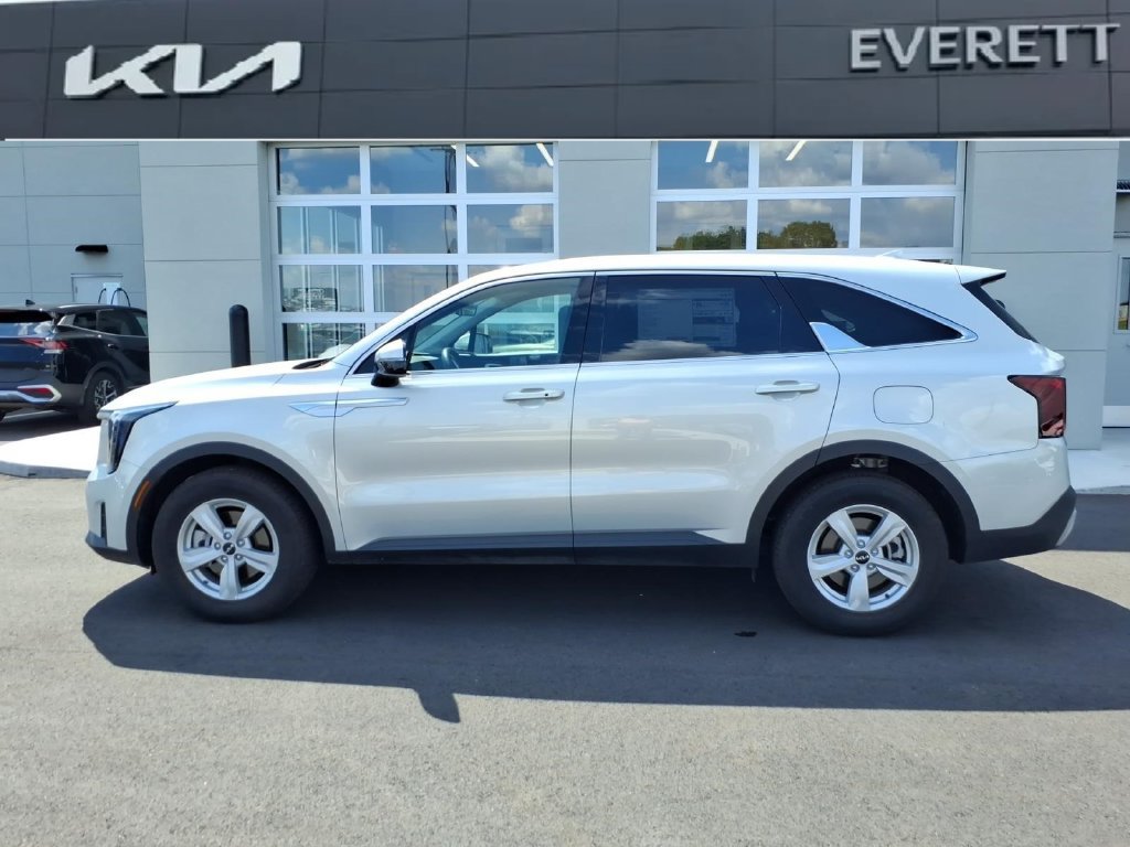 Used 2026 Kia Sorento LX FWD image 4