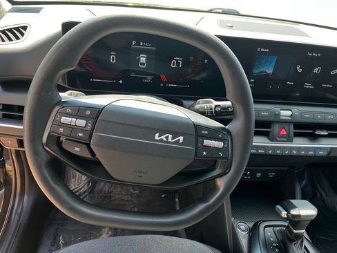 Used 2025 Kia K4 FWD image 11