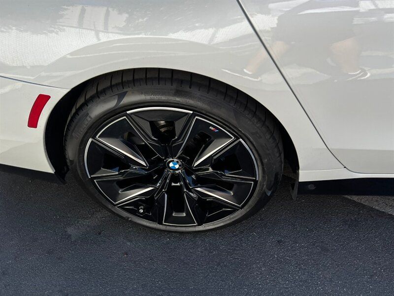 Used 2024 BMW i7 M70 AWD/4WD image 12